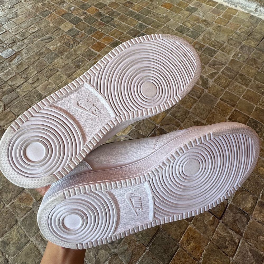 Nike White Sneakers with blue green  Swoosh - Picture 6 of 11